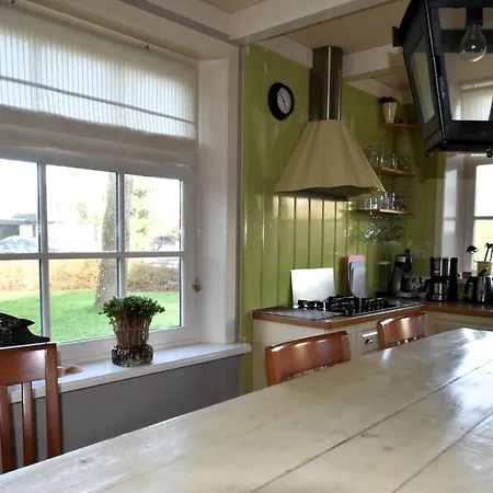 Spacious Holiday Close To The Sea * Burgerbrug