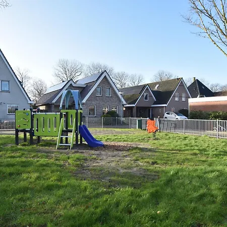 Spacious Holiday Close To The Sea