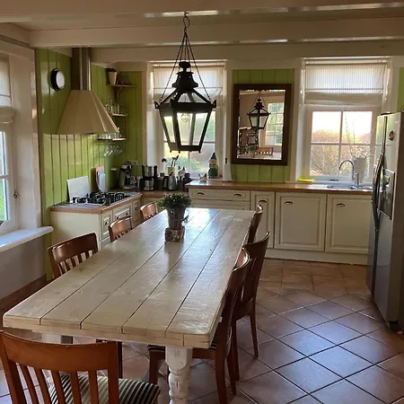 Spacious Holiday Close To The Sea Dom wakacyjny *